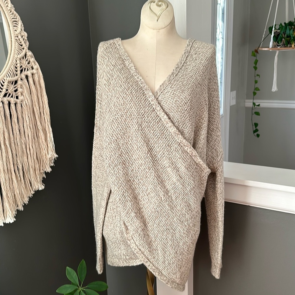 Quinn Women's V-Neck Sweater - Cream